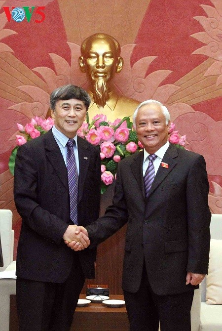 Vizeparlamentspräsident Uong Chu Luu empfängt Delegation der internationalen Genossenschaftsallianz - ảnh 1